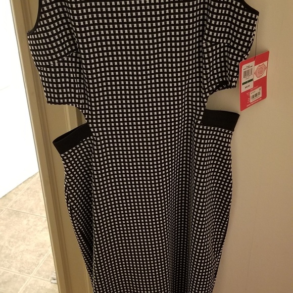 Dress - Picture 2 of 4